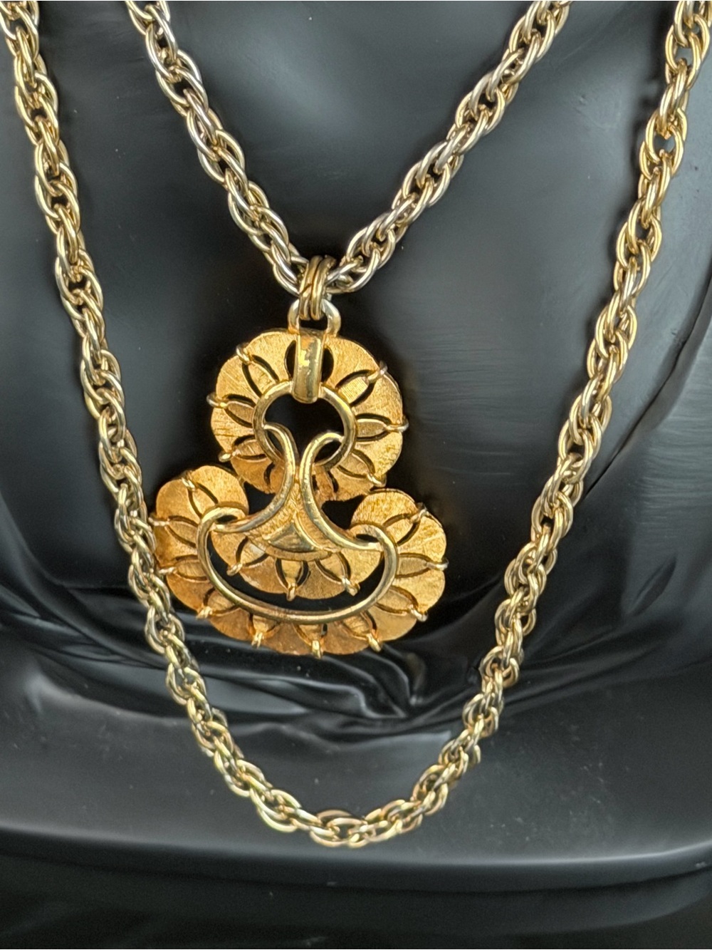 🔥 Vintage Trifari Oversized Gold Statement Pendant Double Chain Necklace